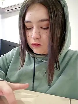 Yammy Yumi online show from November 4, 2025, 4:16 am