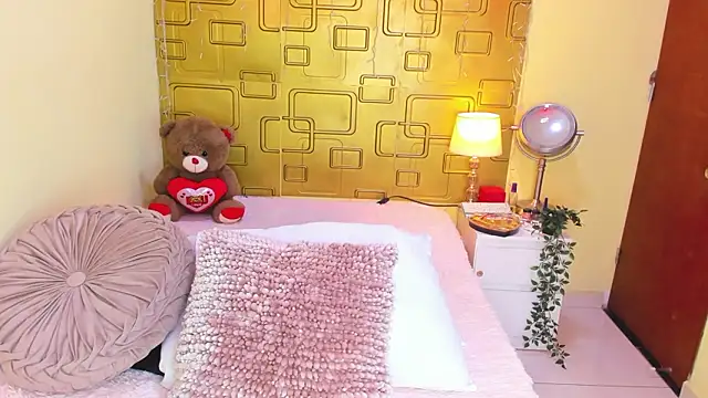 Julia Haye online show from February 24, 2026, 4:02 am