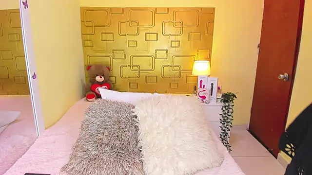 Julia Haye online show from October 21, 2025, 3:39 am