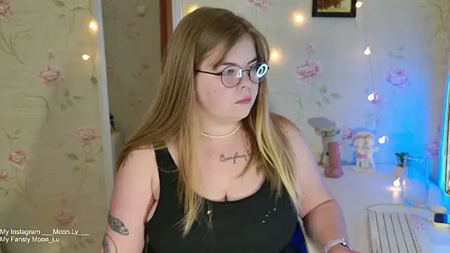 sinnamon  online show from October 28, 2025, 4:39 pm