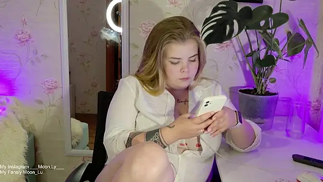 sinnamon  online show from September 12, 2025, 5:56 pm