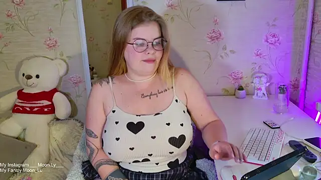 sinnamon  online show from October 13, 2025, 4:52 pm