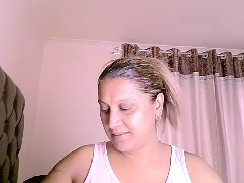 Snapshot of eroticbeauty37 chatting on July 23, 2026, 11:40 am eroticbeauty37 online show from July 23, 2026, 11:40 am
