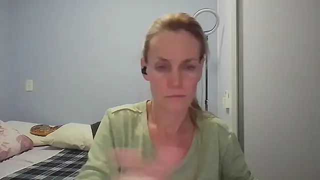 Annylove1 online show from April 26, 2026, 12:30 am