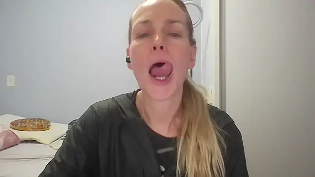 Annylove1 online show from May 5, 2026, 12:13 am