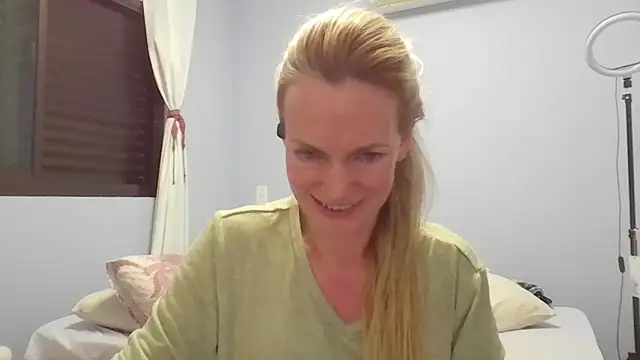Annylove1 online show from April 28, 2026, 12:42 am