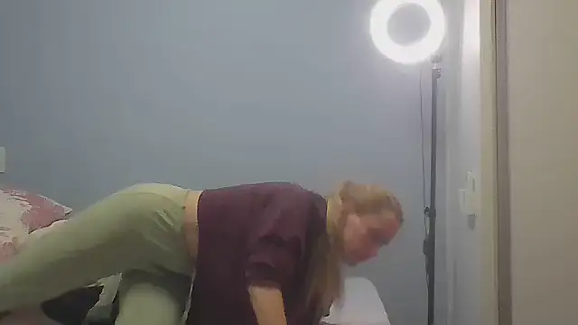 Snapshot of Annylove1 chatting on July 28, 2026, 8:52 pm Annylove1 online show from July 28, 2026, 8:52 pm