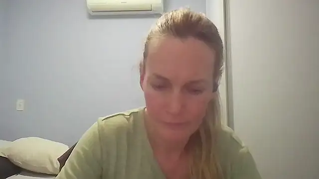 Snapshot of Annylove1 chatting on August 3, 2026, 12:19 am Annylove1 online show from August 3, 2026, 12:19 am
