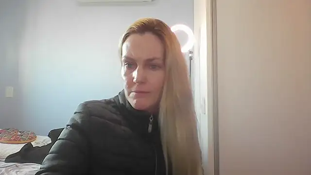 Snapshot of Annylove1 chatting on July 27, 2026, 12:12 pm Annylove1 online show from July 27, 2026, 12:12 pm