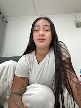 Snapshot of Hannahoff chatting on March 6, 2026, 4:18 am Hannahoff online show from March 6, 2026, 4:18 am