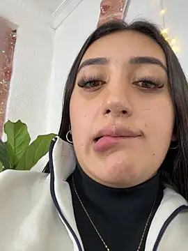 Hannahoff online show from December 17, 2025, 2:05 am