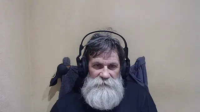 Snapshot of AlexNudo chatting on April 15, 2026, 7:03 am AlexNudo online show from April 15, 2026, 7:03 am