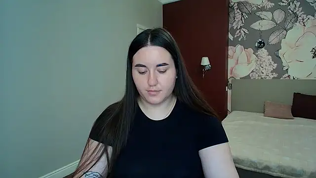 Roxie Bradley online show from August 3, 2026, 5:37 am