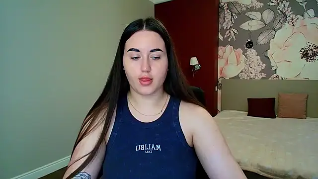 Roxie Bradley online show from June 15, 2026, 5:29 am