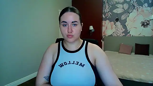 Roxie Bradley online show from June 29, 2026, 5:47 am