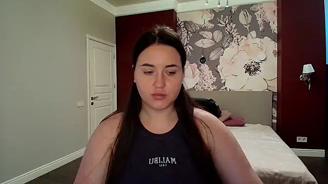 Roxie Bradley online show from September 23, 2025, 5:47 am