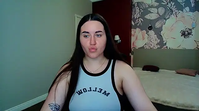 Roxie Bradley online show from July 1, 2026, 5:41 am