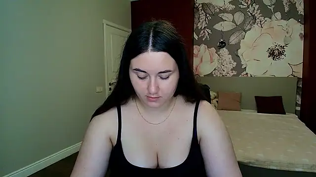 Roxie Bradley online show from July 21, 2026, 5:42 am