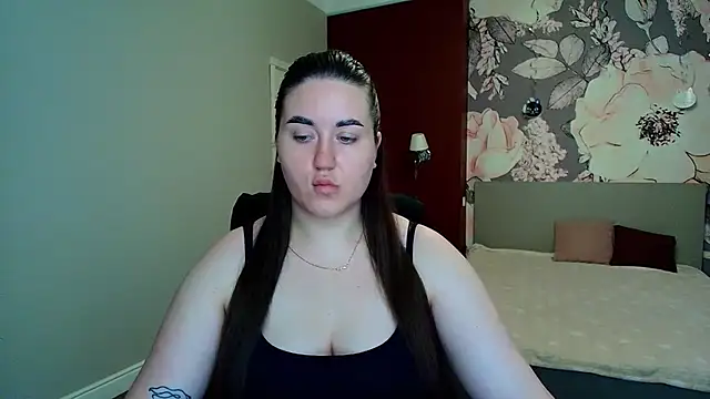 Roxie Bradley online show from July 13, 2026, 5:40 am
