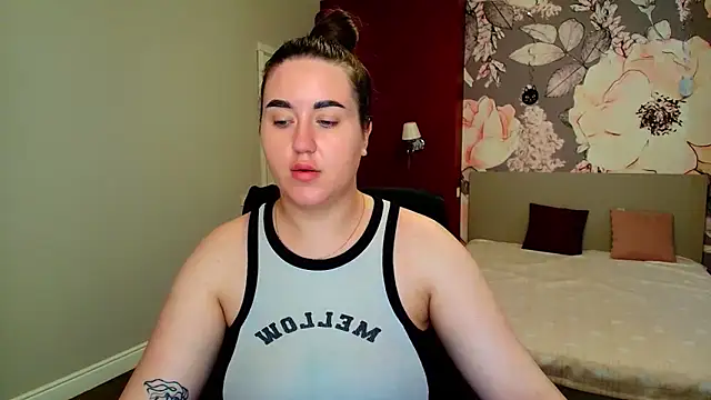 Roxie Bradley online show from June 18, 2026, 5:39 am