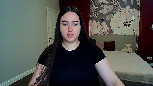 Roxie Bradley online show from July 14, 2026, 5:34 am