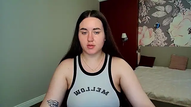 Roxie Bradley online show from July 8, 2026, 5:41 am