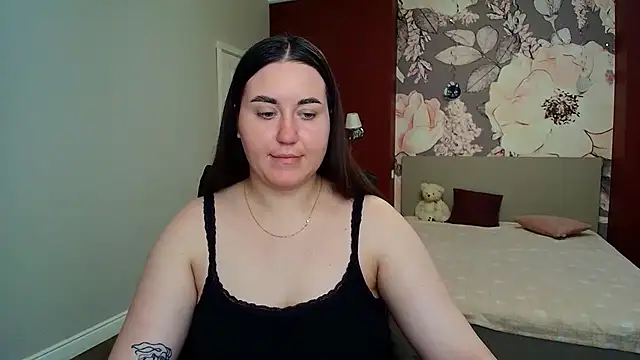 Roxie Bradley online show from July 15, 2026, 5:47 am