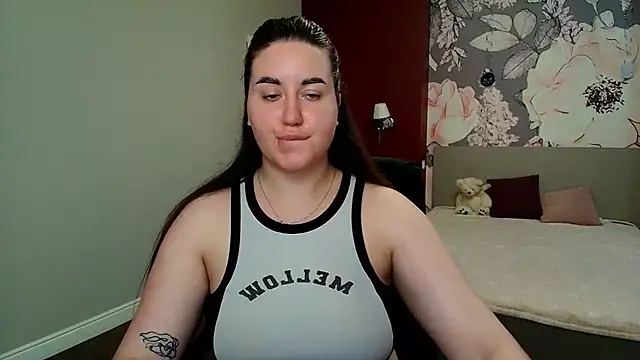 Roxie Bradley online show from July 3, 2026, 5:47 am