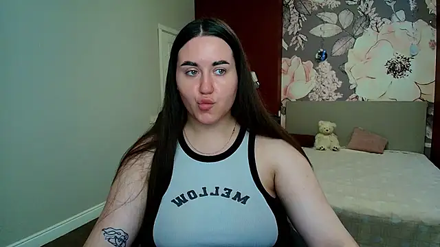 Roxie Bradley online show from July 9, 2026, 5:41 am