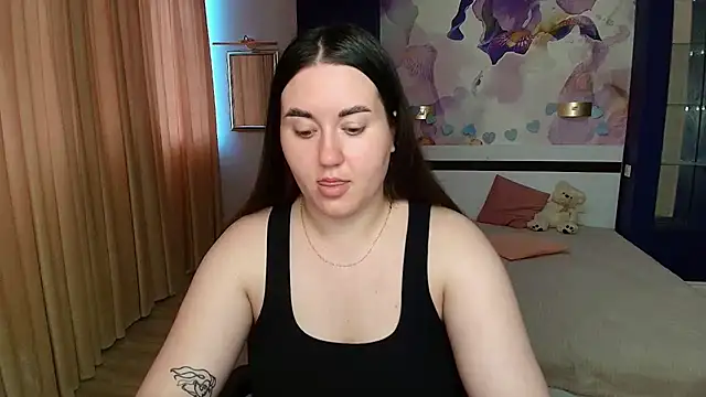 Roxie Bradley online show from July 20, 2026, 5:37 am