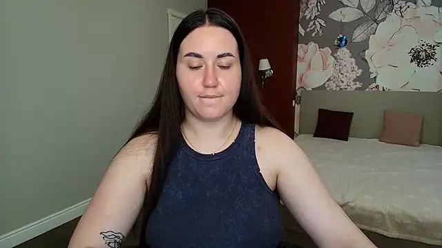Roxie Bradley online show from June 2, 2026, 5:51 am