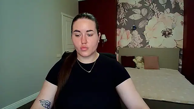 Roxie Bradley online show from July 22, 2026, 5:42 am