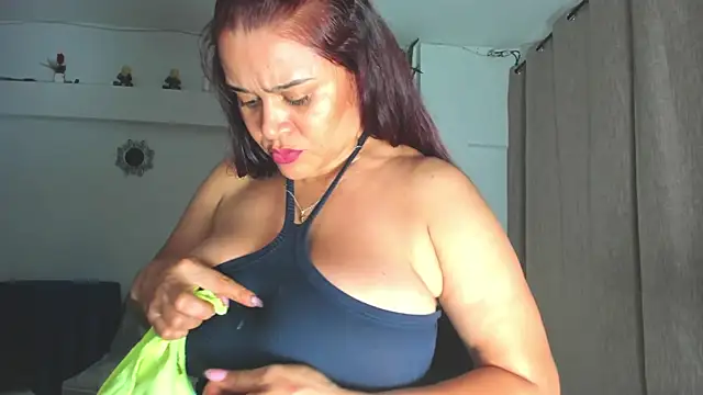 Sinthia Collins online show from June 26, 2026, 12:38 am