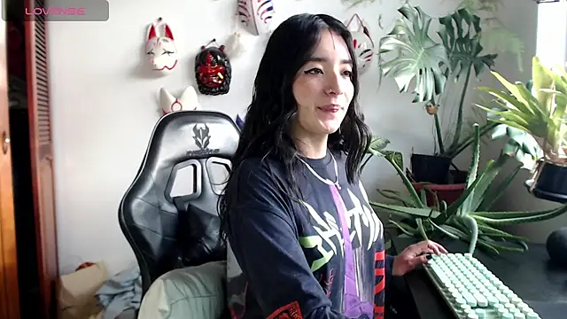 Snapshot of cat_salo chatting on April 18, 2026, 10:10 pm cat salo online show from April 18, 2026, 10:10 pm
