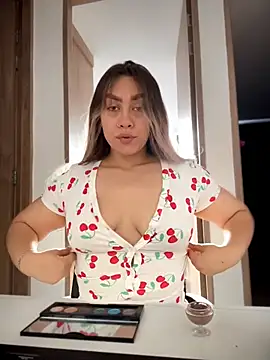 Im sophiie online show from June 26, 2026, 10:48 pm