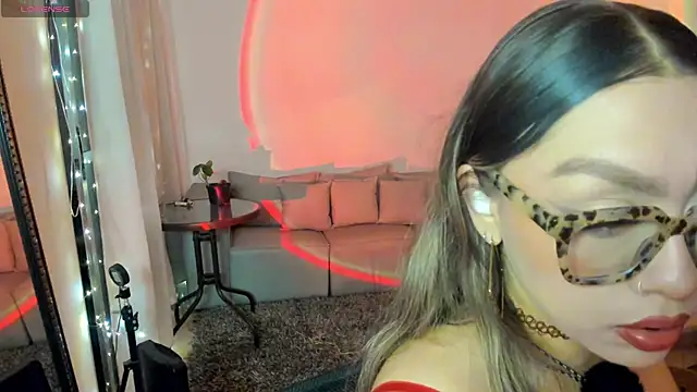 Im sophiie online show from May 3, 2026, 6:40 am