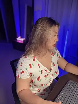 Im sophiie online show from November 9, 2025, 6:06 am