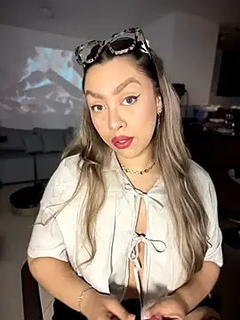 Im sophiie online show from February 22, 2026, 6:49 am