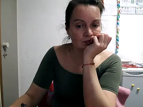 LoveNBloom online show from February 21, 2025, 6:04 pm