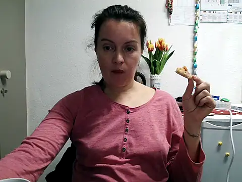 LoveNBloom online show from February 6, 2025, 7:29 pm