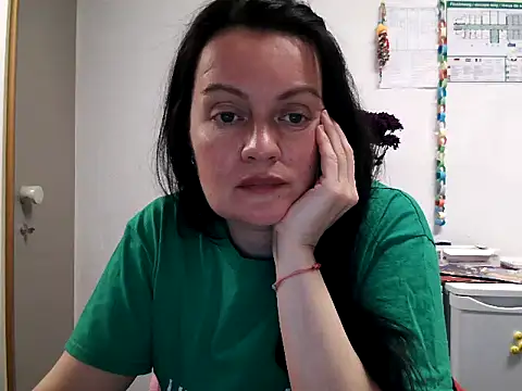 LoveNBloom online show from March 4, 2025, 6:18 pm