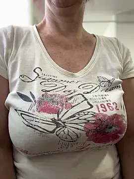 sweetmystery1 online show from May 6, 2026, 10:52 am