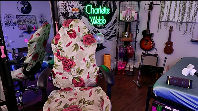 Snapshot of CharletteWebb chatting on October 25, 2025, 2:33 am CharletteWebb online show from October 25, 2025, 2:33 am