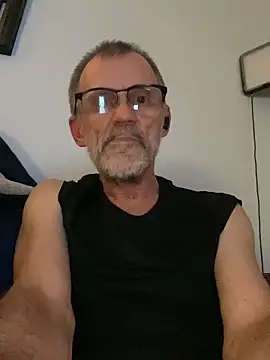 pleaseyou250 online show from May 10, 2026, 3:10 am