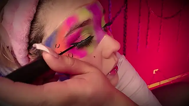 Laura takint online show from March 13, 2025, 4:01 pm