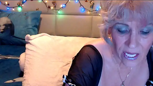 HappyWomanOn online show from February 28, 2026, 10:31 pm