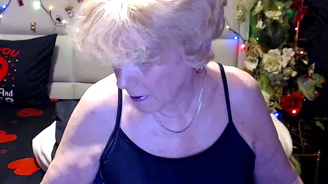 Snapshot of HappyWomanOn chatting on June 18, 2026, 9:08 am HappyWomanOn online show from June 18, 2026, 9:08 am