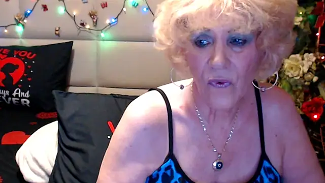 Snapshot of HappyWomanOn chatting on June 19, 2026, 7:30 pm HappyWomanOn online show from June 19, 2026, 7:30 pm