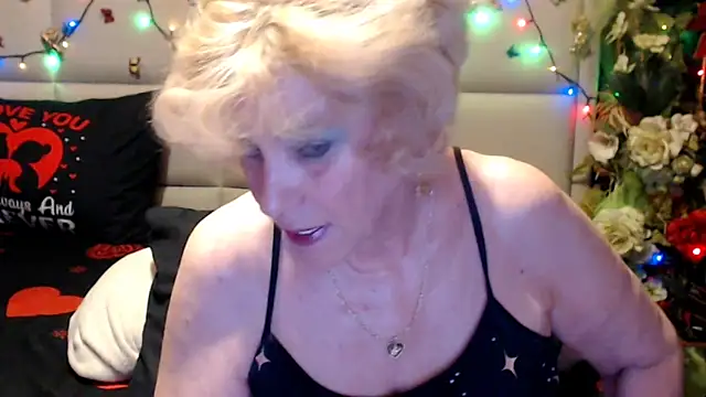 Snapshot of HappyWomanOn chatting on June 21, 2026, 9:59 am HappyWomanOn online show from June 21, 2026, 9:59 am