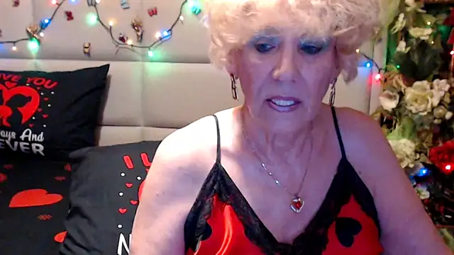 Snapshot of HappyWomanOn chatting on June 17, 2026, 6:51 pm HappyWomanOn online show from June 17, 2026, 6:51 pm